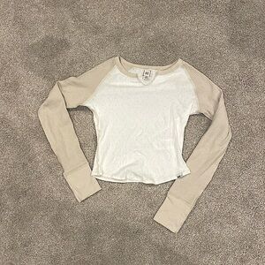 BDG SPLICED NECK WAFFLE KNIT LONG SLEEVE CROP TOP SMALL